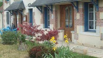 Auberge Les Muriers La Ferté-Hauterive 외부 사진