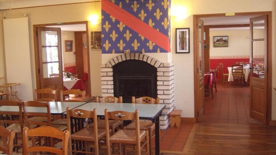 Auberge Les Muriers La Ferté-Hauterive 외부 사진