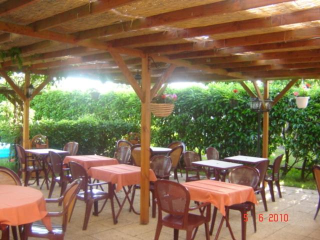 Auberge Les Muriers La Ferté-Hauterive 외부 사진