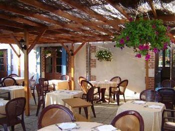 Auberge Les Muriers La Ferté-Hauterive 외부 사진