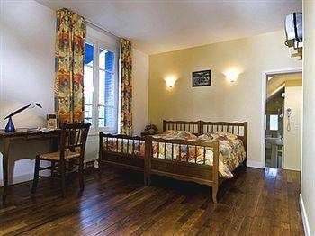 Auberge Les Muriers La Ferté-Hauterive 외부 사진