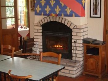 Auberge Les Muriers La Ferté-Hauterive 외부 사진