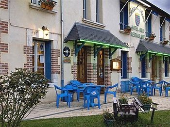 Auberge Les Muriers La Ferté-Hauterive 외부 사진